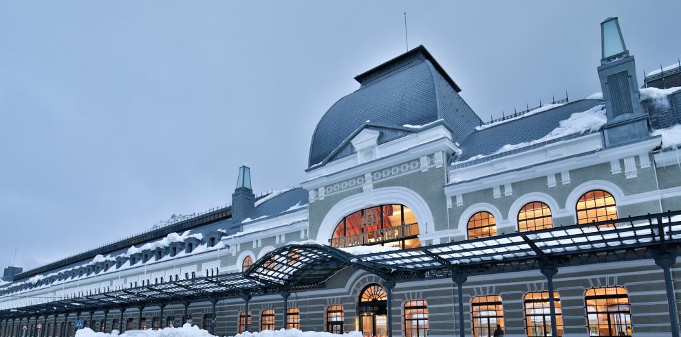 Soro destaca el momento histórico que supone la apertura del hotel en la Estación Internacional de Canfranc Soro destaca el momento histórico que supone la apertura del hotel en la Estación Internacional de Canfranc