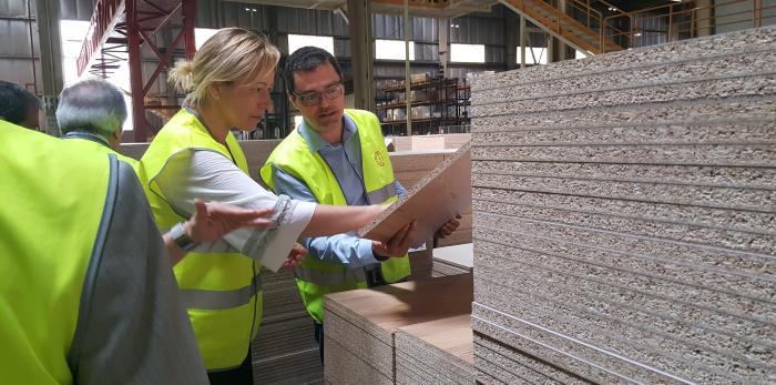 Visita a las instalaciones de la empresa de madera Finsa en Cella (Teruel)