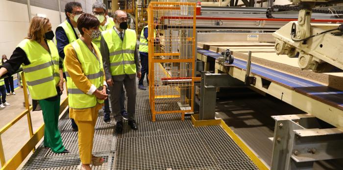 Visita a las instalaciones de la empresa de madera Finsa en Cella (Teruel)