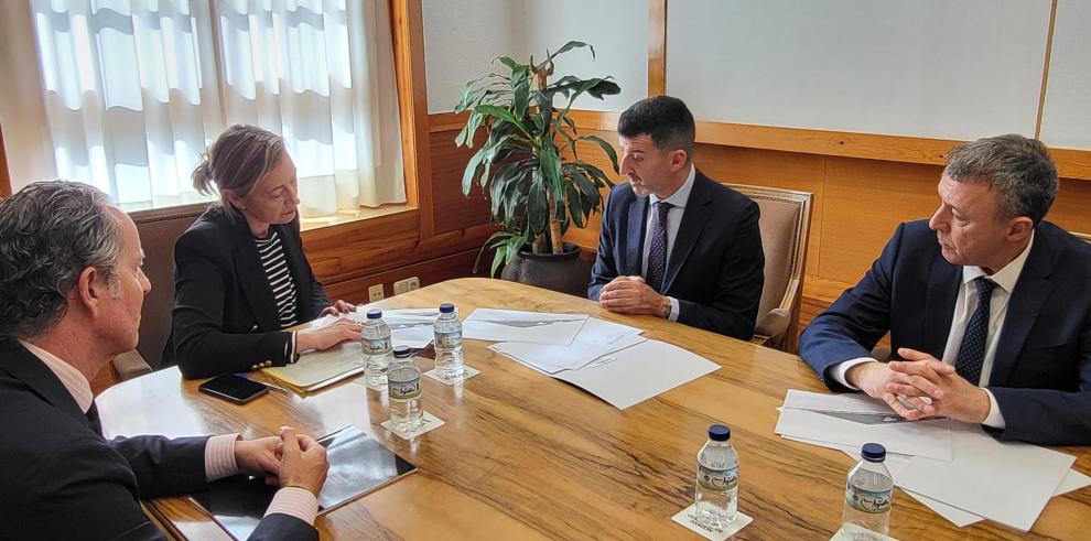 Plaza contará con un complejo pionero en Europa con 320 plazas de aparcamiento y servicios para transportistas Plaza contará con un complejo pionero en Europa con 320 plazas de aparcamiento y servicios para transportistas