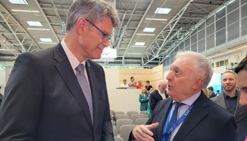 Octavio López y el ministro alemán de Transporte estrechan lazos en la feria logística de Munich Octavio López y el ministro alemán de Transporte estrechan lazos en la feria logística de Munich