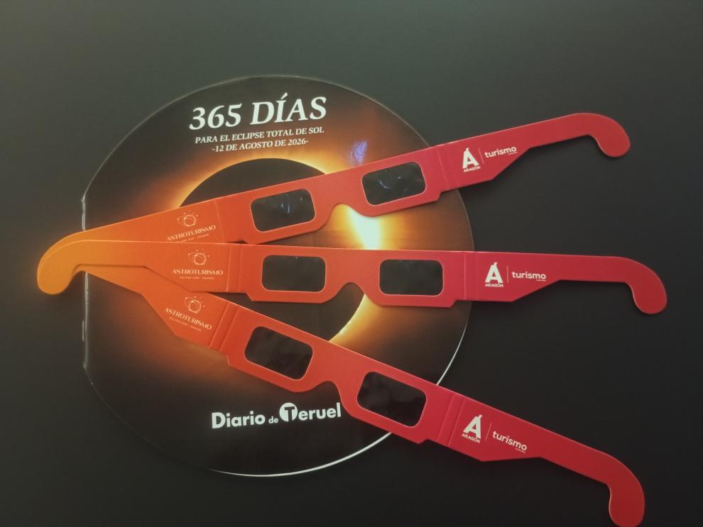La Dirección General de Turismo ha distribuido casi 100.000 gafas homologadas para el eclipse La Dirección General de Turismo ha distribuido casi 100.000 gafas homologadas para el eclipse