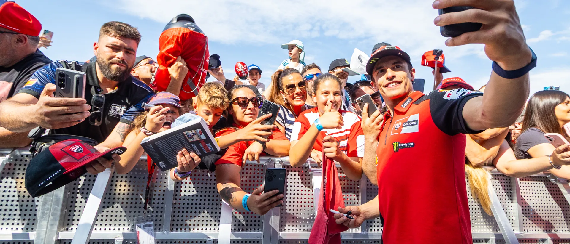El Gran Premio Michelin de Aragón arrancará mañana jueves con la esperada actividad del Pit Lane Walk El Gran Premio Michelin de Aragón arrancará mañana jueves con la esperada actividad del Pit Lane Walk