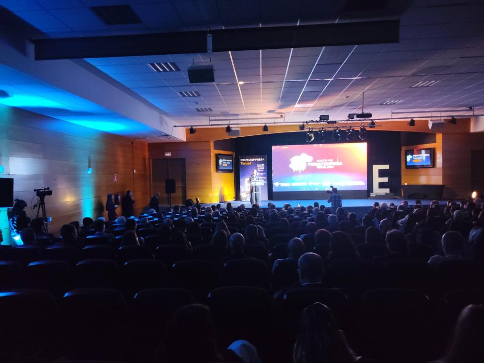 Eva Valle destaca que los premios Empresa Teruel demuestran “que desde la provincia se puede competir en cualquier mercado y abrirse al mundo” Eva Valle destaca que los premios Empresa Teruel demuestran “que desde la provincia se puede competir en cualquier mercado y abrirse al mundo”