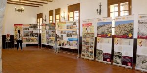 La Fundación Dinópolis presenta en Galve la exposición itinerante “Los yacimientos paleontológicos BIC de la provincia de Teruel”