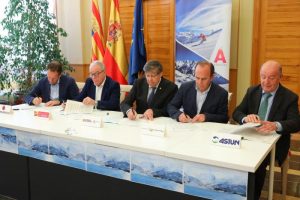 Firma del convenio para la unión de estaciones de Astún y CandanchúLUIS CORREAS, Gobierno de Aragón